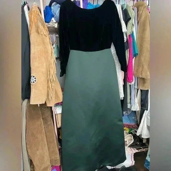 Catherine Regehr Vancouver Velvet Maxi Dress Size Medium - Picture 10 of 10